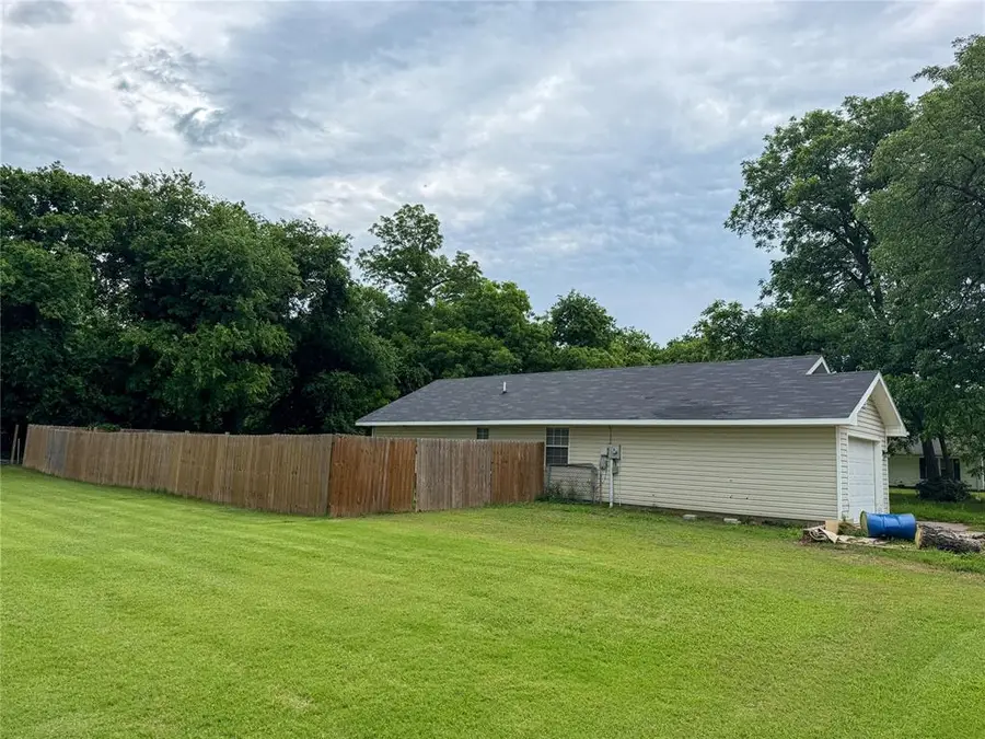 300 N 4th Street, Davis, OK 73030 - #2