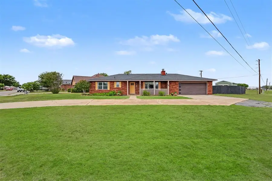 633 E Benton Avenue, Sayre, OK 73662 - #2