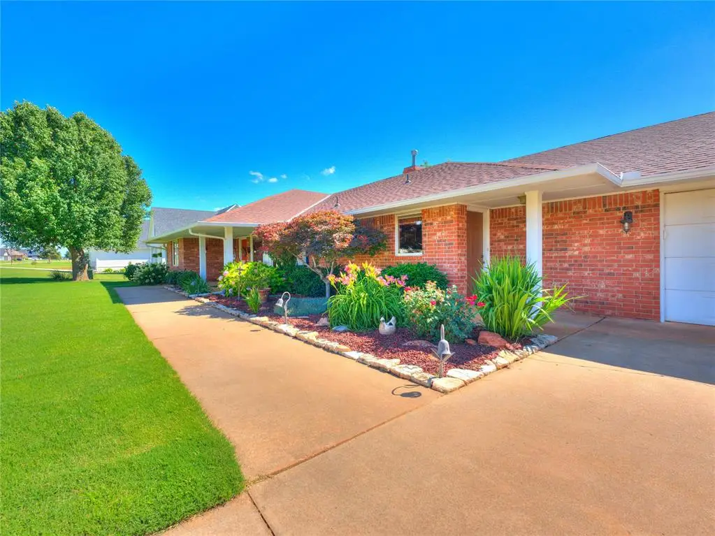 1725 Cedar Valley Manor, Guthrie, OK 73044 - #1