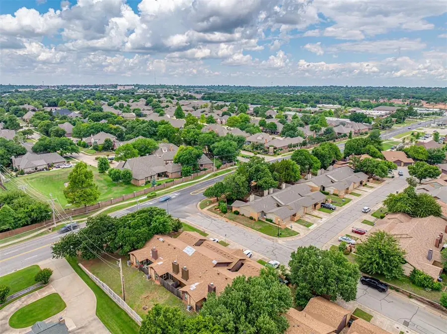2910 Stonepoint Dr #2910, Edmond, OK 73034 - #3