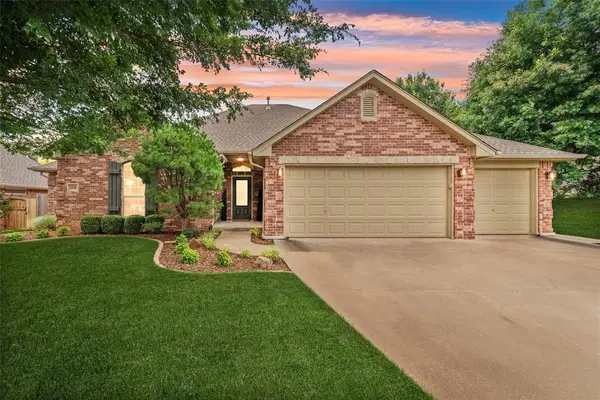 608 Ash Grove Circle, Edmond, OK 73003