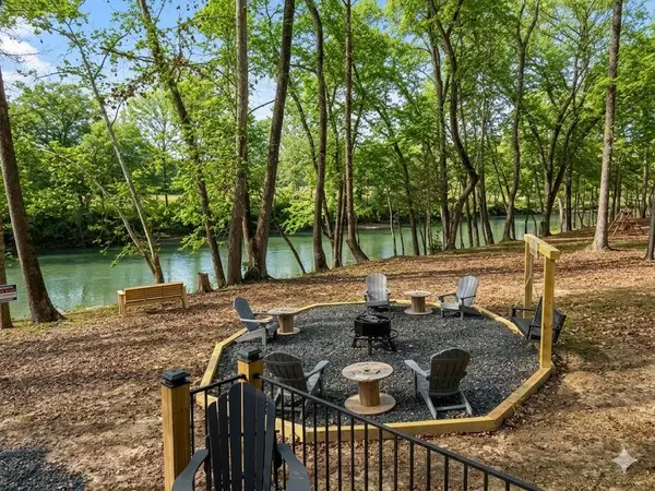 915 Riverview Road, Smithville, OK 74957