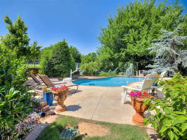 124 Lakeview Court, Edmond, OK 73003