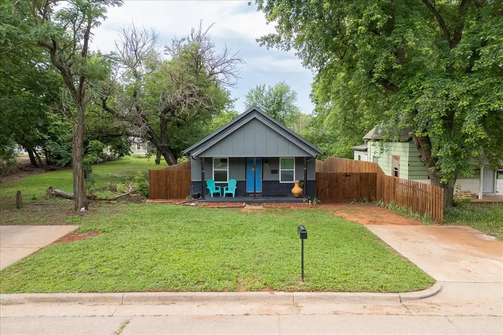 609 E Grant Avenue, Guthrie, OK 73044 - #1