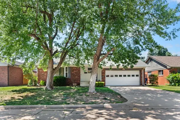 2824 Manchester Drive, The Village, OK 73120