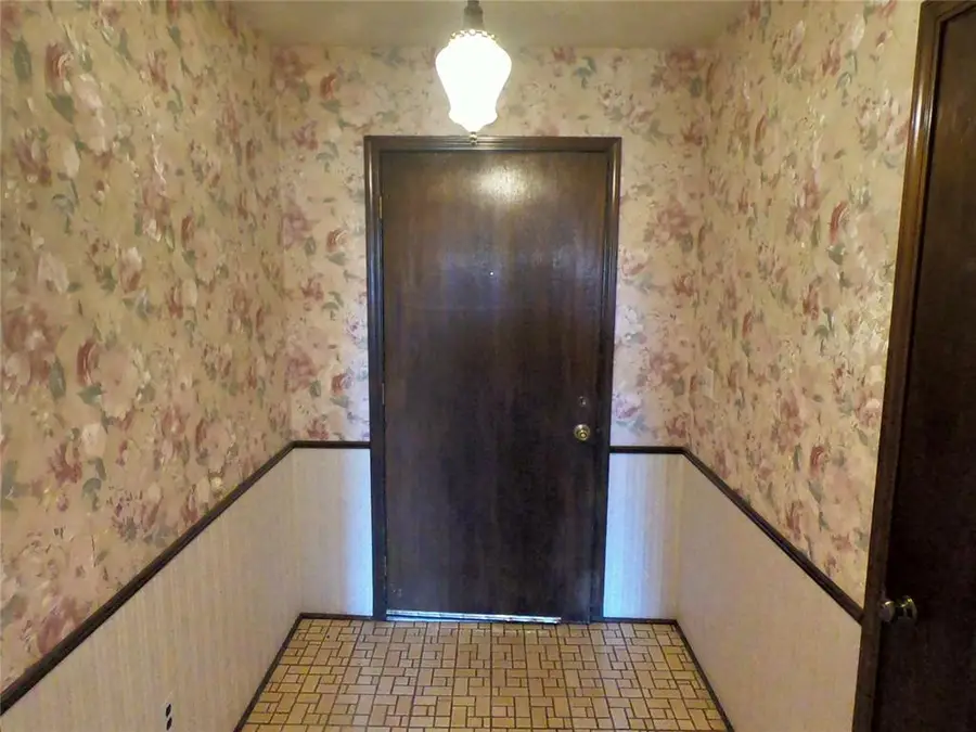 601 S Bouziden Drive, Moore, OK 73160 - #2