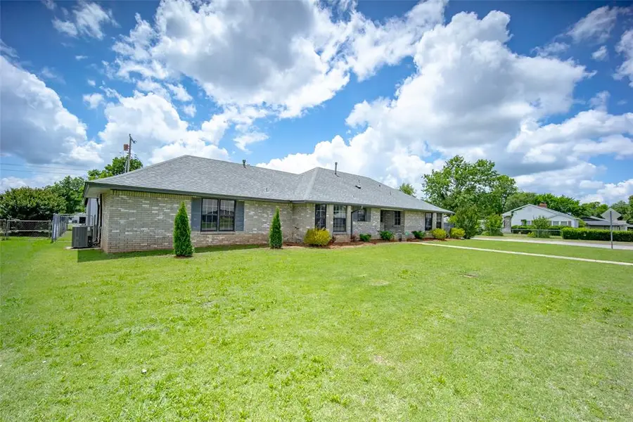 201 E Chicago Street, Shawnee, OK 74804 - #2