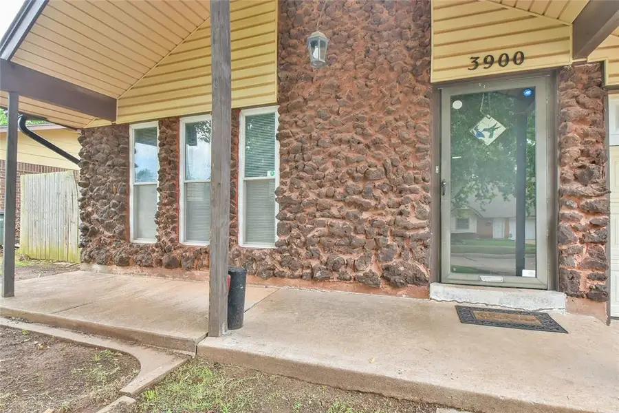 3900 Overland Drive, Del City, OK 73115 - #3