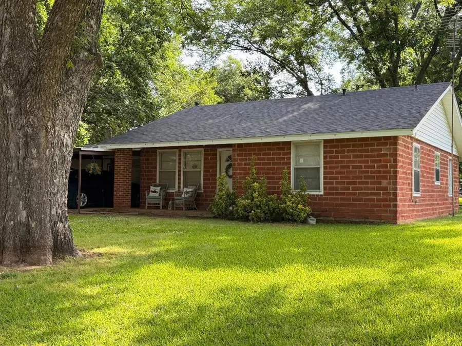 405 S Clayton Avenue, Wynnewood, OK 73098 - #2