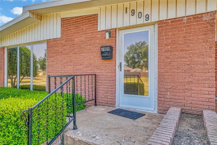 1909 N Flamingo Lane, Altus, OK 73521 - #3