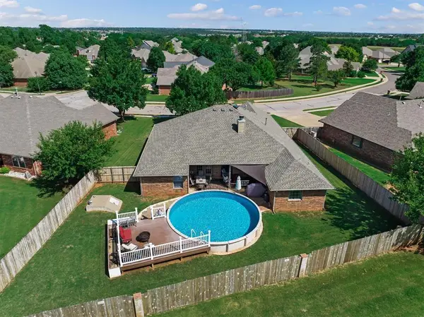 21677 Long Trail, Edmond, OK 73012