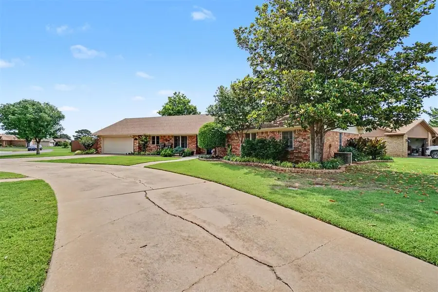 612 Cambridge Drive, Altus, OK 73521 - #2