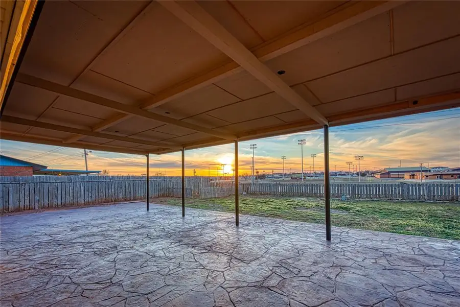 1118 Camelot Drive, Clinton, OK 73601 - #2