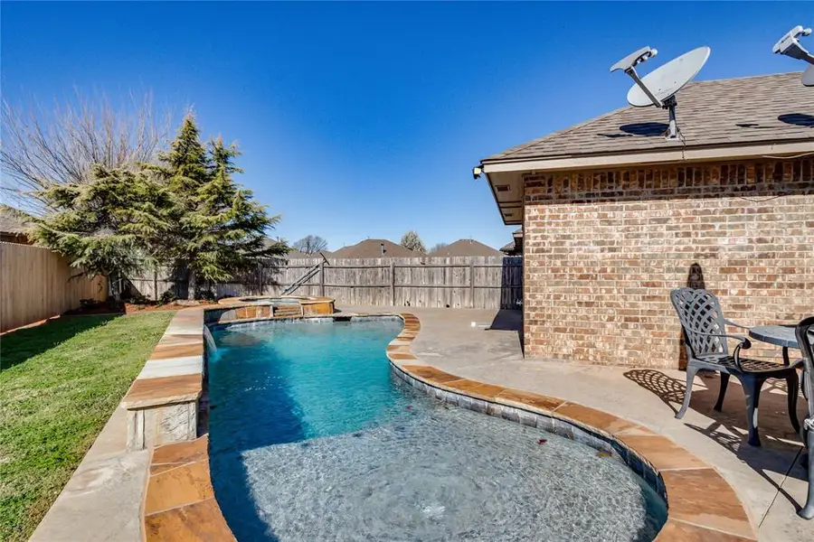 202 N Westminster Way, Mustang, OK 73064 - #3