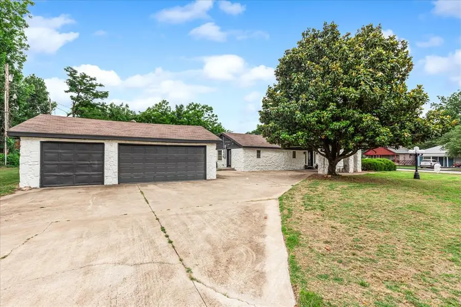605 W Rogers Street, El Reno, OK 73036 - #3