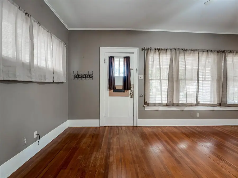 320 E Washington Avenue, Guthrie, OK 73044 - #2