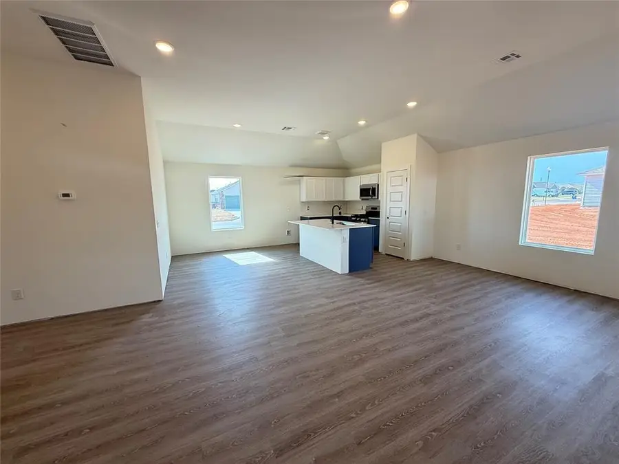 1205 E Stallion Lane, Mustang, OK 73064 - #2