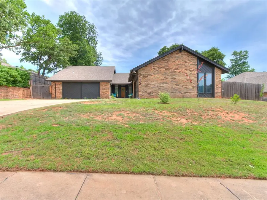 912 Stonehenge Drive, Edmond, OK 73034 - #2
