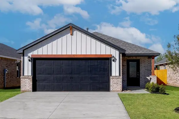 12704 Carrara Lane, Yukon, OK 73099