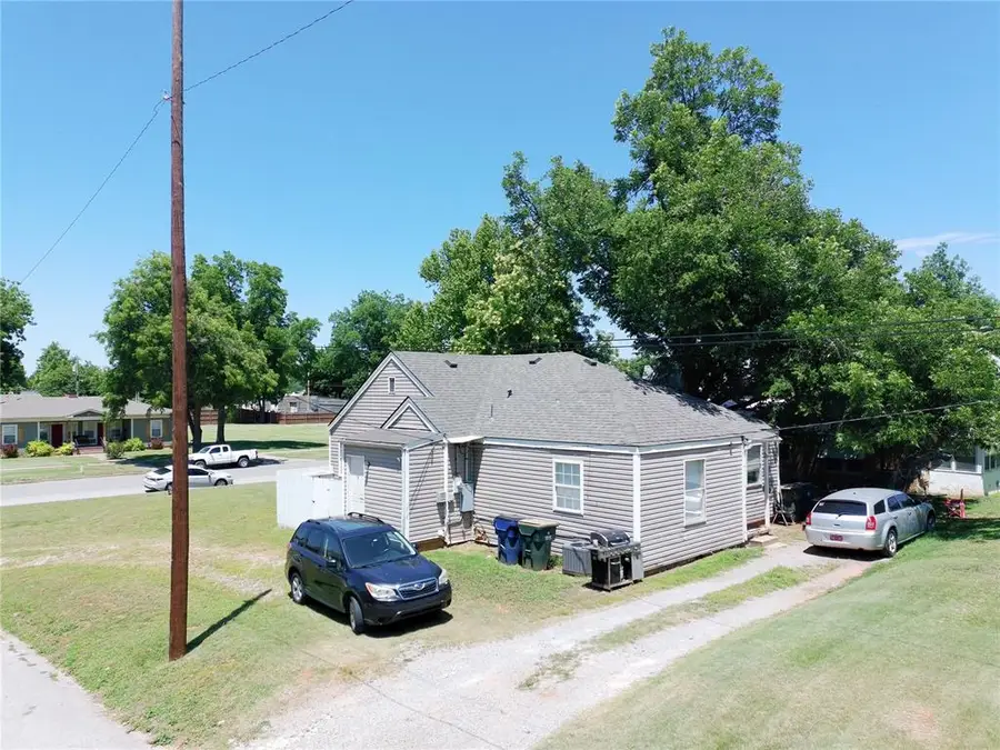 925 W Chickasha Avenue, Chickasha, OK 73018 - #3