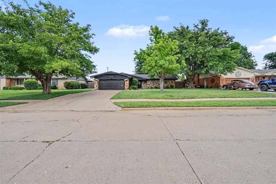 301 S Cardinal Circle, Altus, OK 73521 - #2
