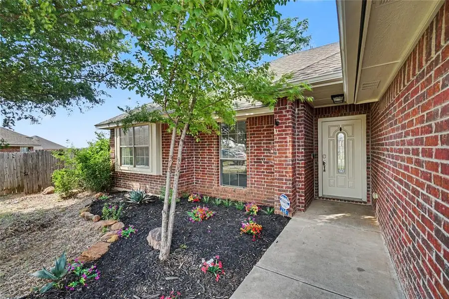 216 NW Cherry Avenue, Cache, OK 73527 - #2