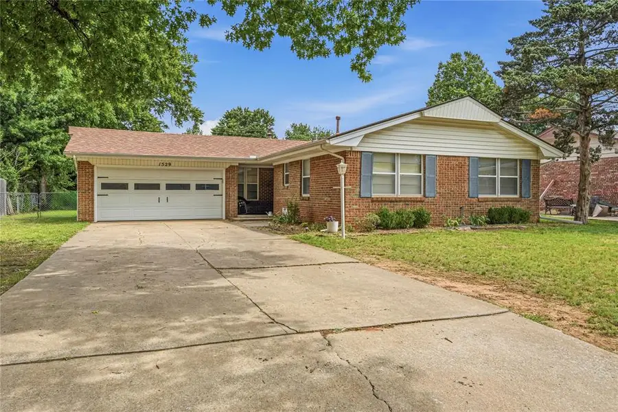 1529 Oakwood Drive, Norman, OK 73069 - #2