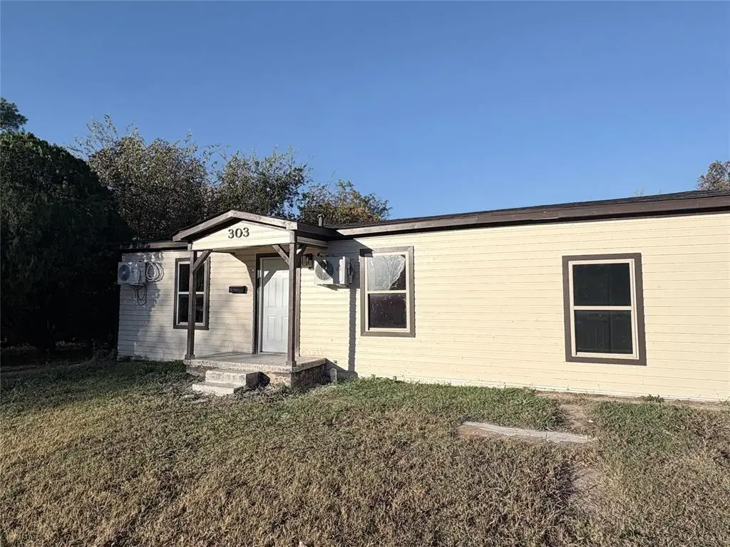 303 N 8th Street, Comanche, OK 73529 - #1