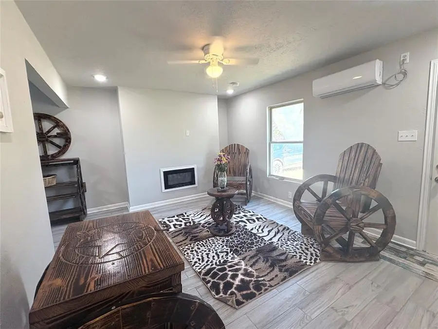 303 N 8th Street, Comanche, OK 73529 - #2