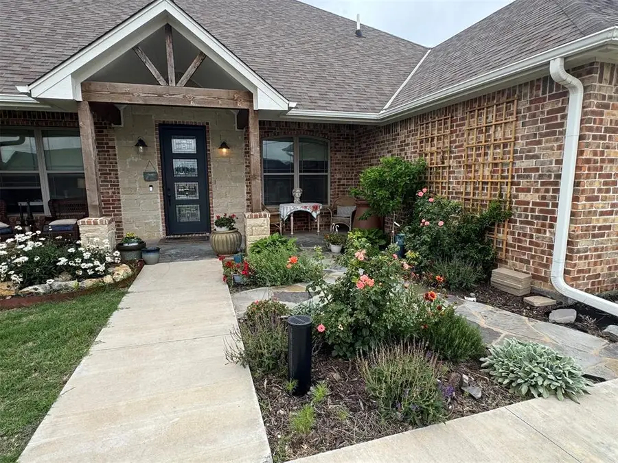 365 NW Mountain Lake Crest Crest, Lawton, OK 73507 - #2
