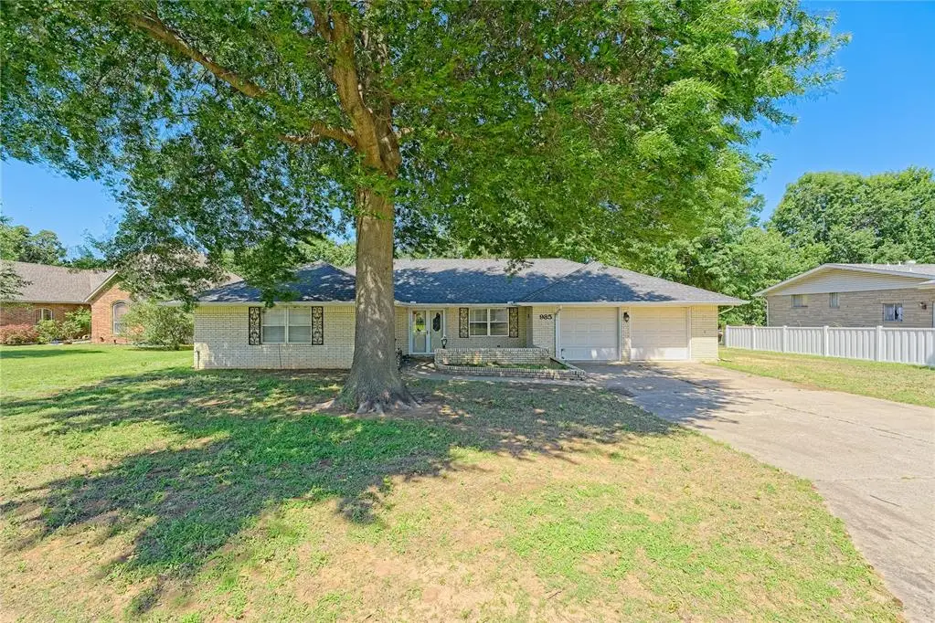 985 N Hampton Road, Harrah, OK 73045 - #1