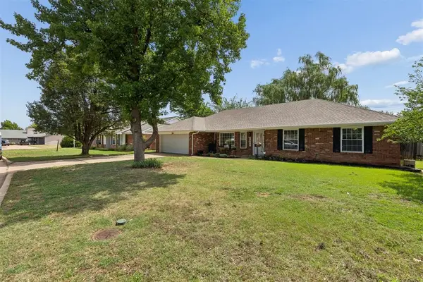 6904 Saint Mary's Place, Oklahoma City, OK 73132