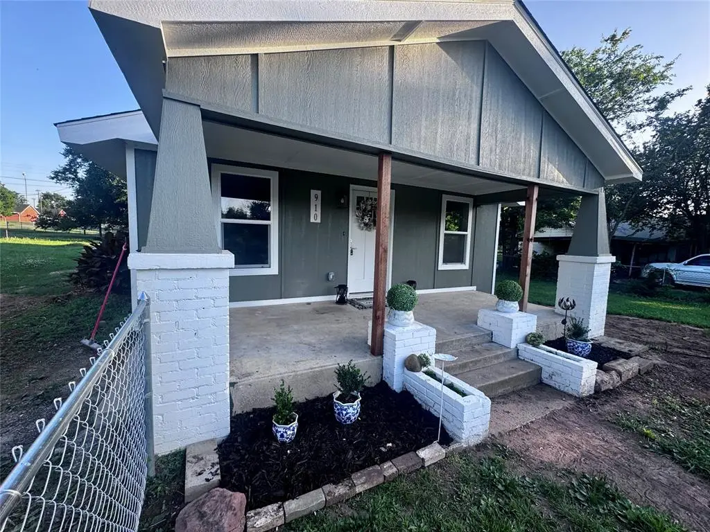 910 W Park Street, Tecumseh, OK 74873 - #1