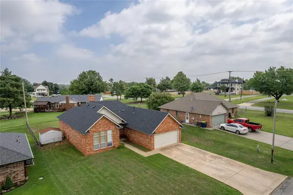 1323 E Oak Street, El Reno, OK 73036