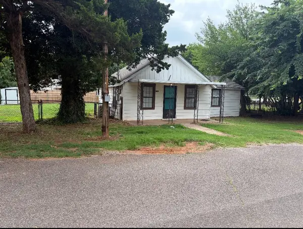 1016 S Jones Lane, Mustang, OK 73064