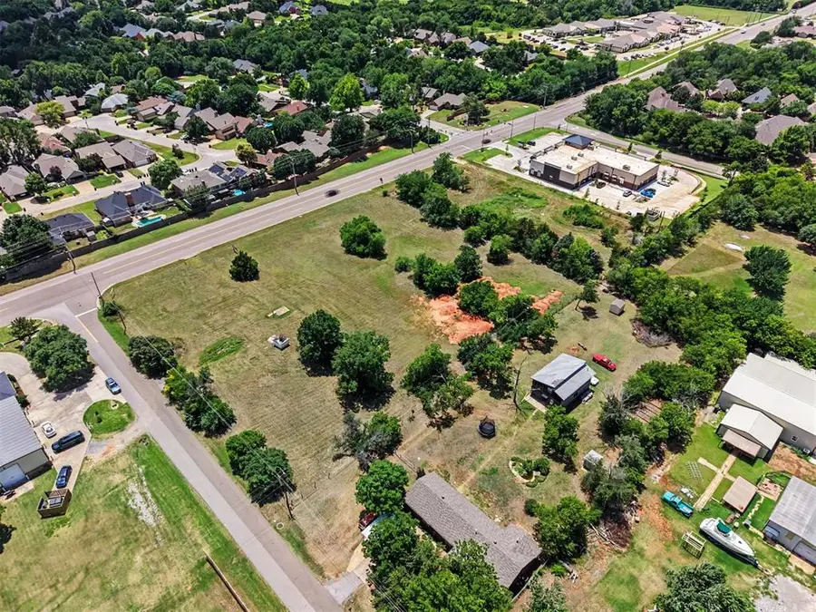109 E Memorial Road, Edmond, OK 73114 - #3