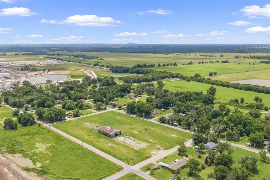 W Chickasaw Street, Wynnewood, OK 73098 - #2