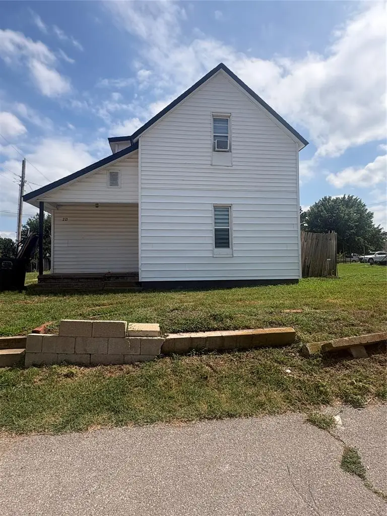 213 E Karns Street, Hinton, OK 73047 - #1