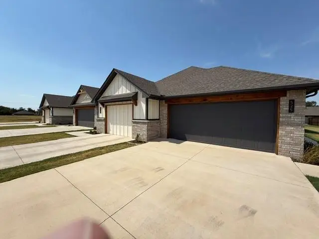 525 Wimbledon Road, Edmond, OK 73003 - #2
