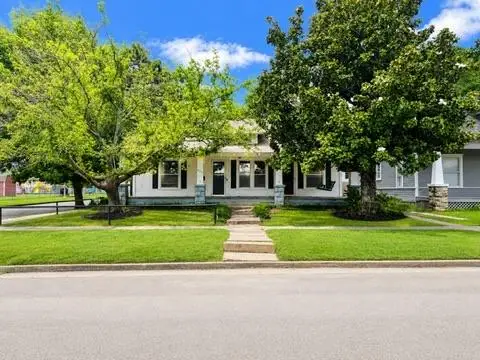 402 E Maple Street, Cushing, OK 74023 - #1
