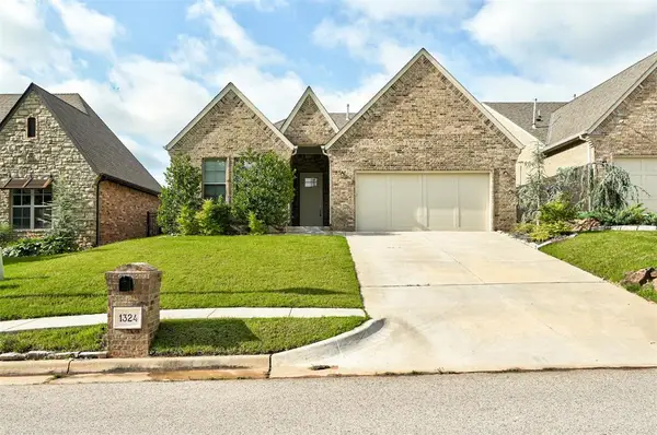 1324 Chelham Lane, Edmond, OK 73034