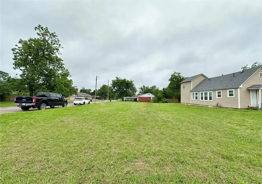 401 W Midland Street, Shawnee, OK 74804 - #2