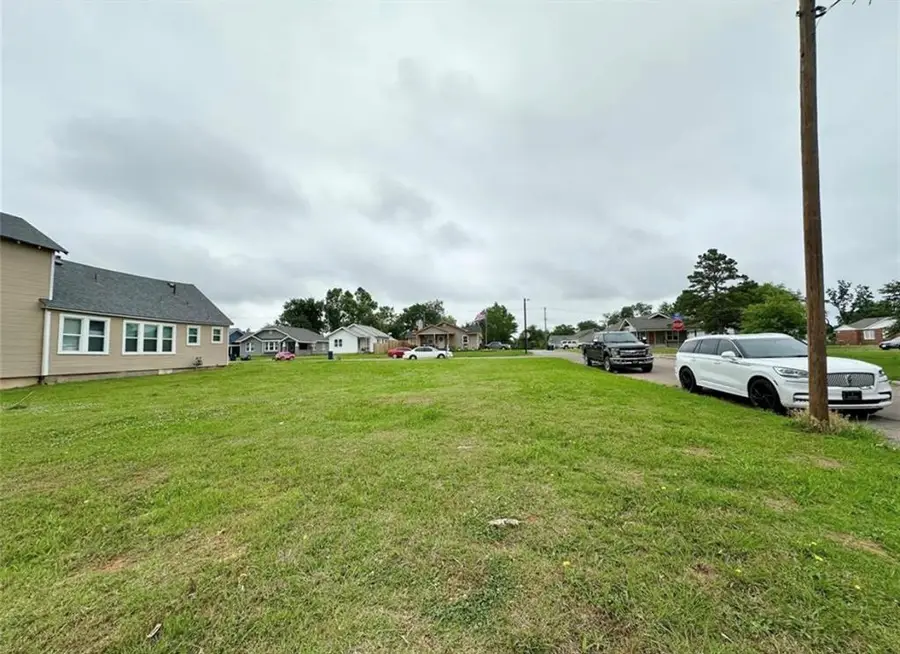 401 W Midland Street, Shawnee, OK 74804 - #3