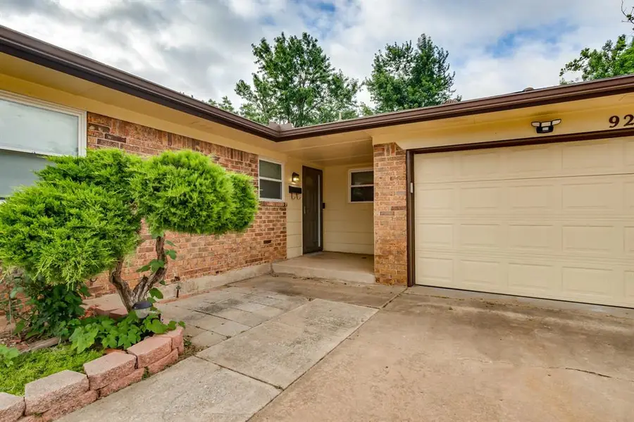 920 NE 6th Street, Moore, OK 73160 - #2