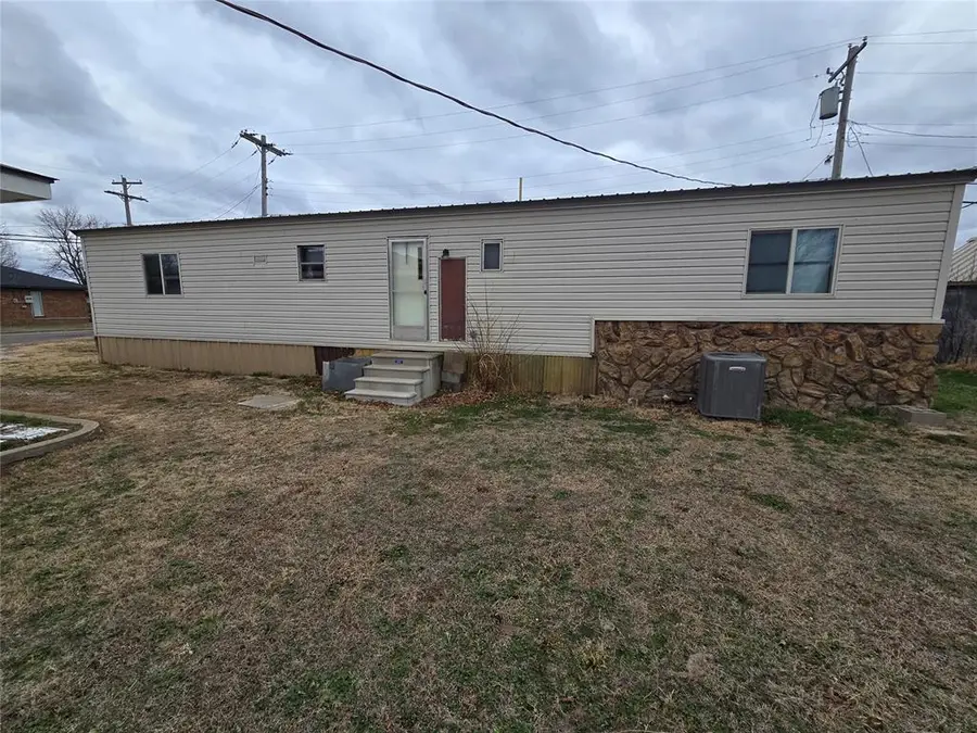 506 W 4th Street, Watonga, OK 73772 - #2
