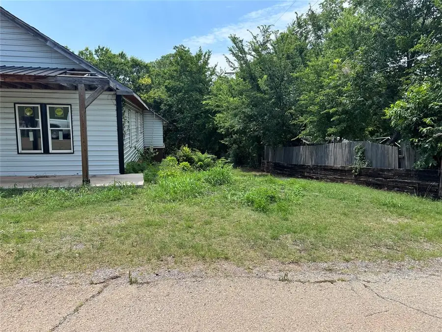 717 S Iowa Avenue, Chandler, OK 74834 - #3