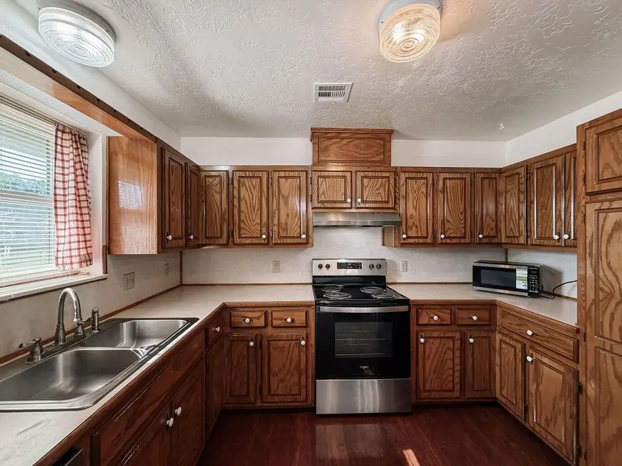 703 N Vernon Avenue, Hinton, OK 73047 - #3