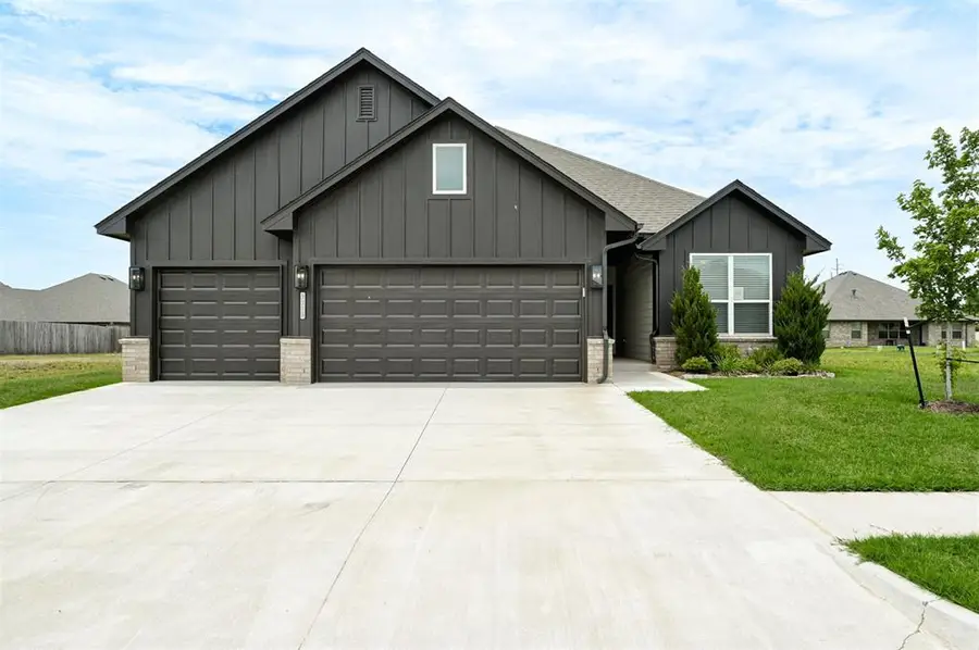 7713 Wilshire Woods Drive, Yukon, OK 73099 - #2