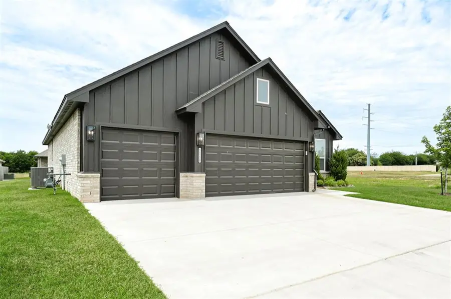 7713 Wilshire Woods Drive, Yukon, OK 73099 - #3