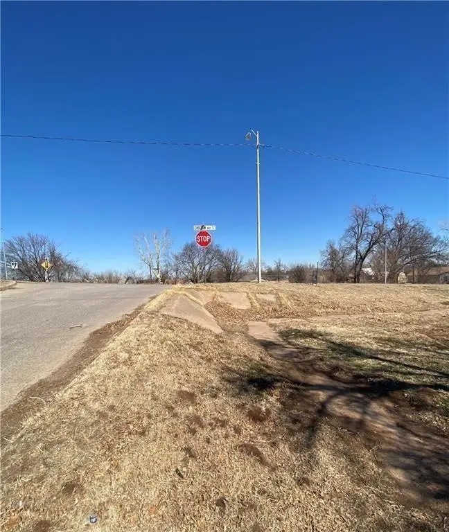 1121 W Choctaw Avenue, Chickasha, OK 73018 - #1